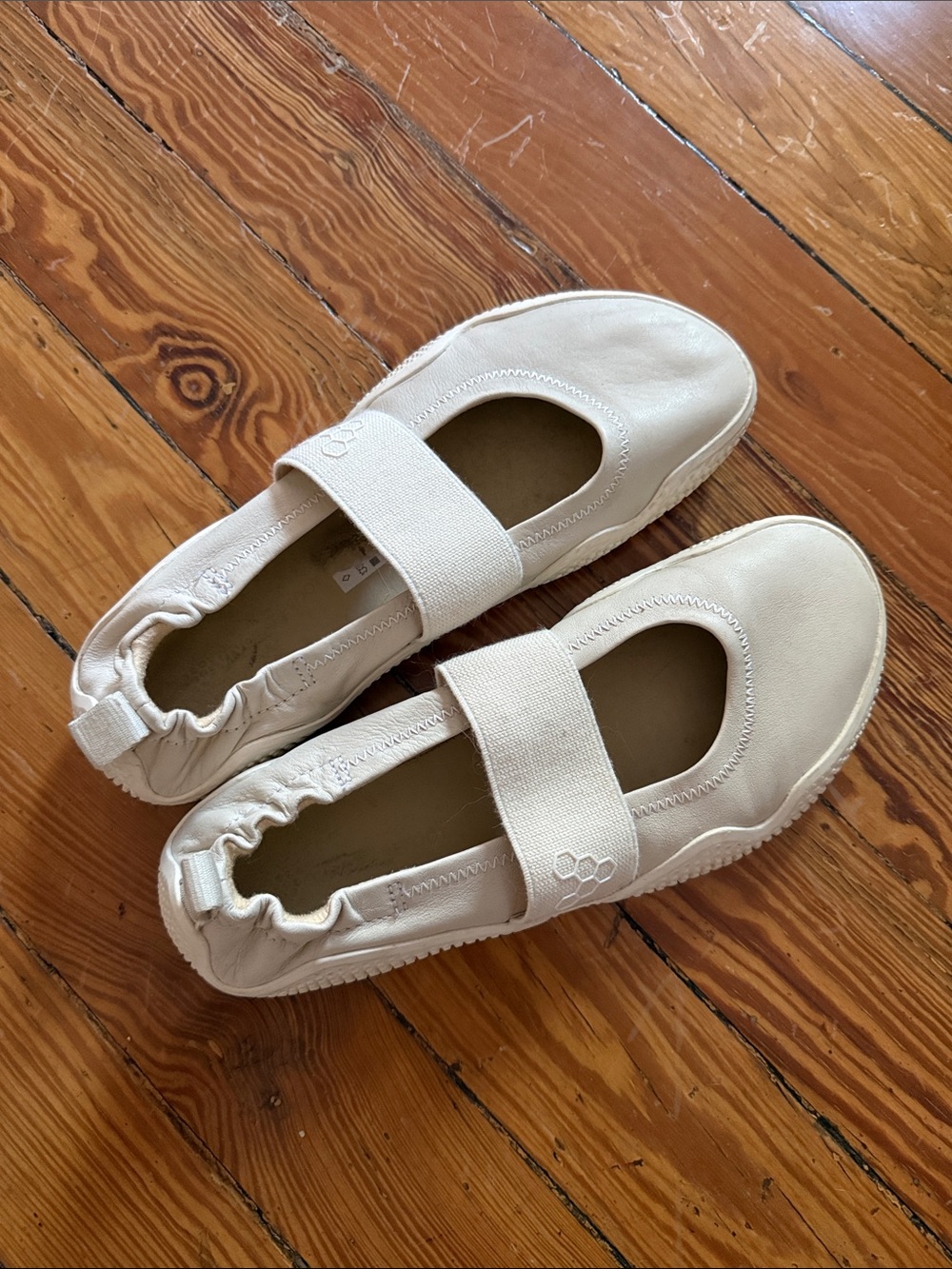 Vivo Barefoot Elastic Mary Jane Shoes in Cream